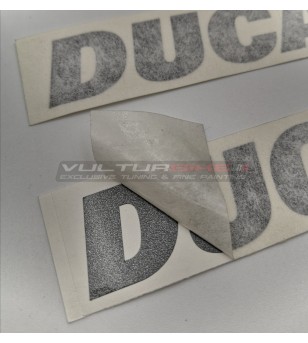 Par de emblemas originales Ducati color gris