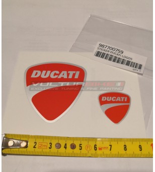 Original Ducati Logoaufkleber - silberrot -