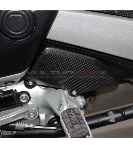 Protège-talons en carbone pour « full Akrapovic » - Ducati Multistrada V4 