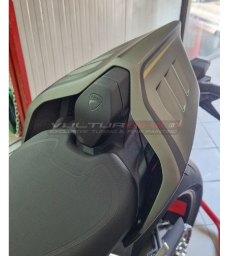 Neues Custom Carbon Heck Sturmgrün - Ducati Streetfighter V2