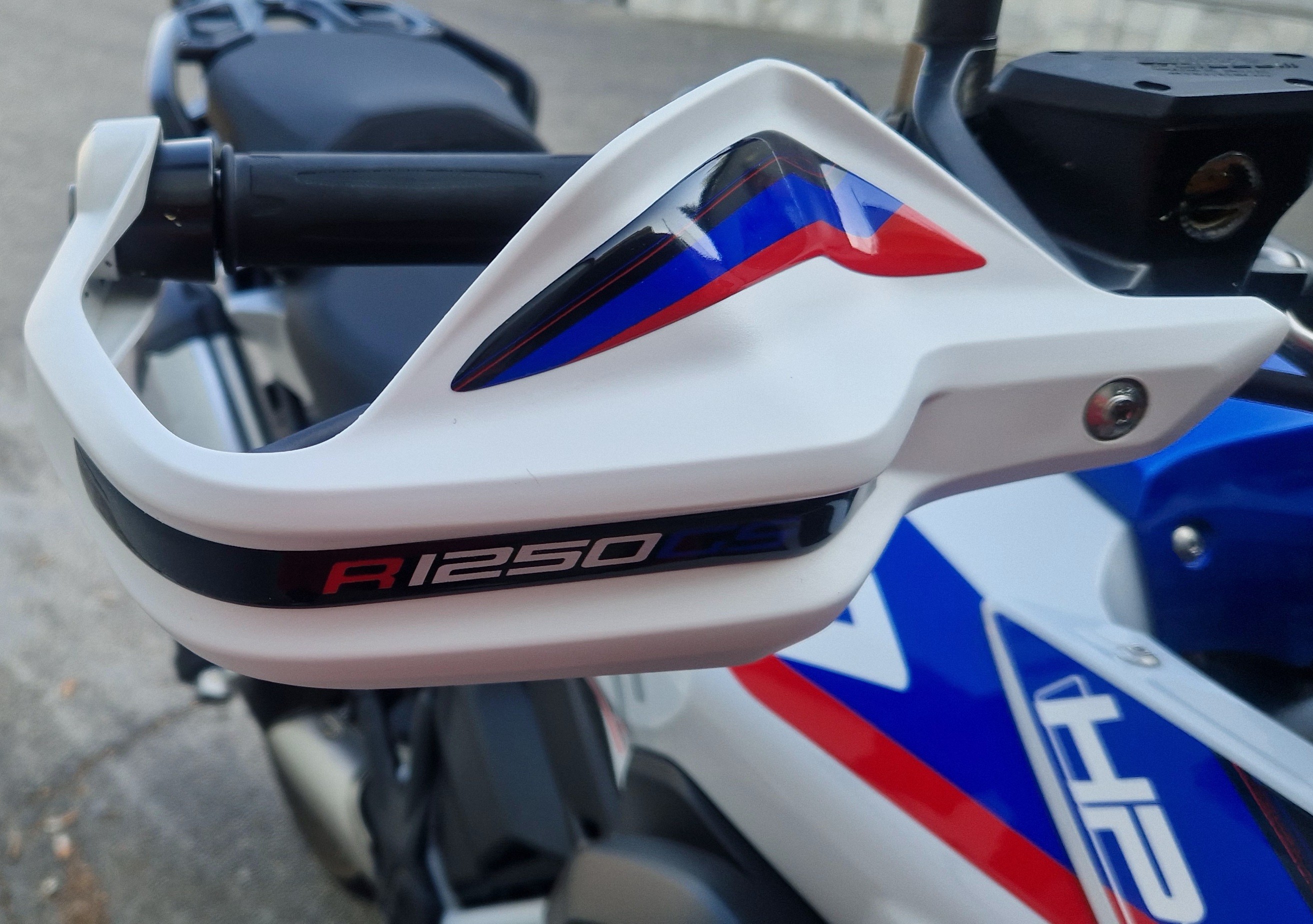 Resin adhesive kit for hand guards - BMW R1250 GS HP