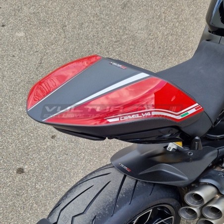 Housse de selle carbone sur mesure « RED / CARBON » - Ducati Diavel V4
