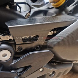 Cubrecadenas de carbono para Ducati Diavel V4