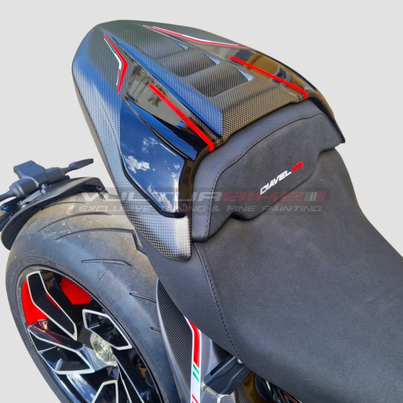 Coperchio sella in carbonio design inedito - Ducati Diavel V4