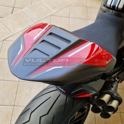 Coperchio sella in carbonio design inedito - Ducati Diavel V4 (RED)