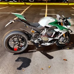 Customized fairings in Italian tricolor version - Ducati Panigale V4 2022 / 2024