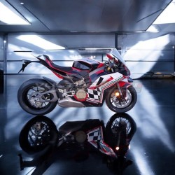 Grafica completa decorativa per Ducati Panigale V4