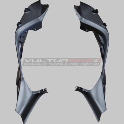 Panneaux latéraux en fibre de carbone sous l’arrière - Ducati Panigale V4