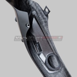 Paneles laterales de fibra de carbono debajo de la cola - Ducati Panigale V4