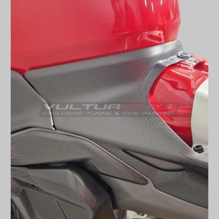 Panneaux latéraux en fibre de carbone sous l’arrière - Ducati Panigale V4