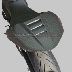 Carbon Sitzbezug mit Rillen - Ducati Diavel V4
