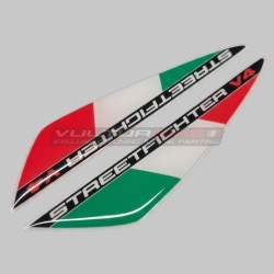 Paire de drapeaux décoratifs 3D recouverts de résine pour les rabats supérieurs - Ducati Streetfighter V4 / V4S