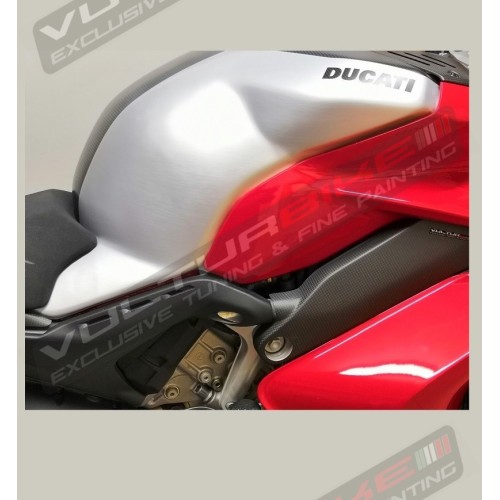 Grey black carbon custom tank cover - Ducati Panigale V4 / V4S / V4R / Streetfighter V4 
