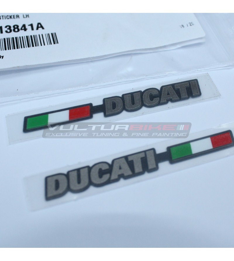 2 Klebstoffe DUCATI Multistrada1200 mit Wimpel Italien schwarz