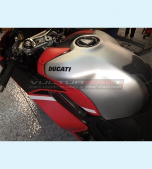 Painted elongated tank cover with brushed aluminium effect - Ducati Panigale V4 / Streetfighter V4